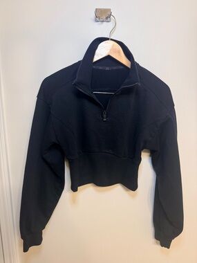 ALO Yoga Black Cropped Half-Zip Sweatshirt